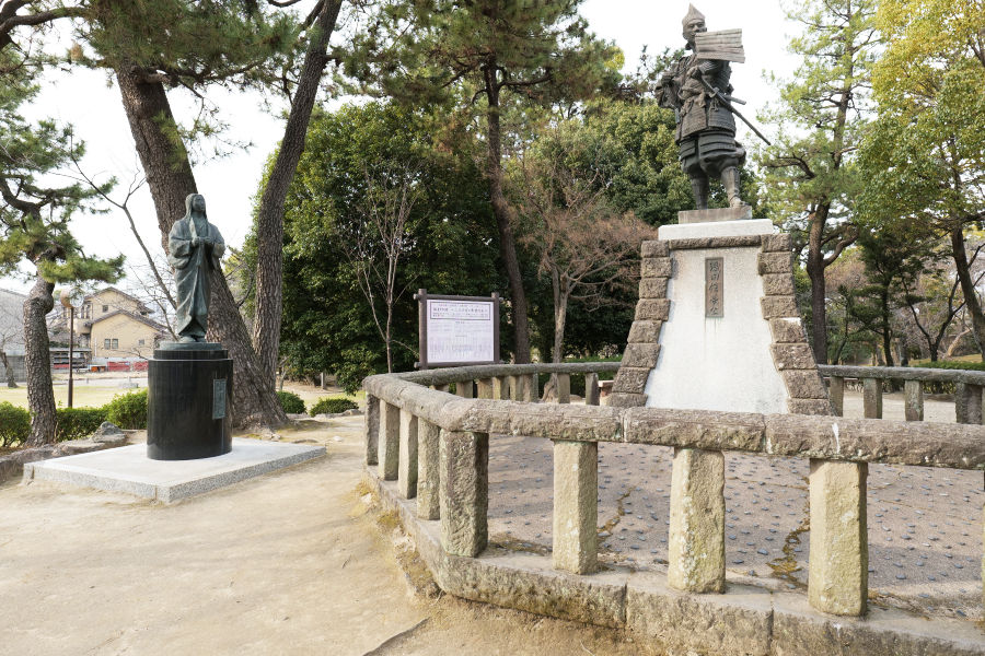 美濃路・清洲公園の織田信長と濃姫の像