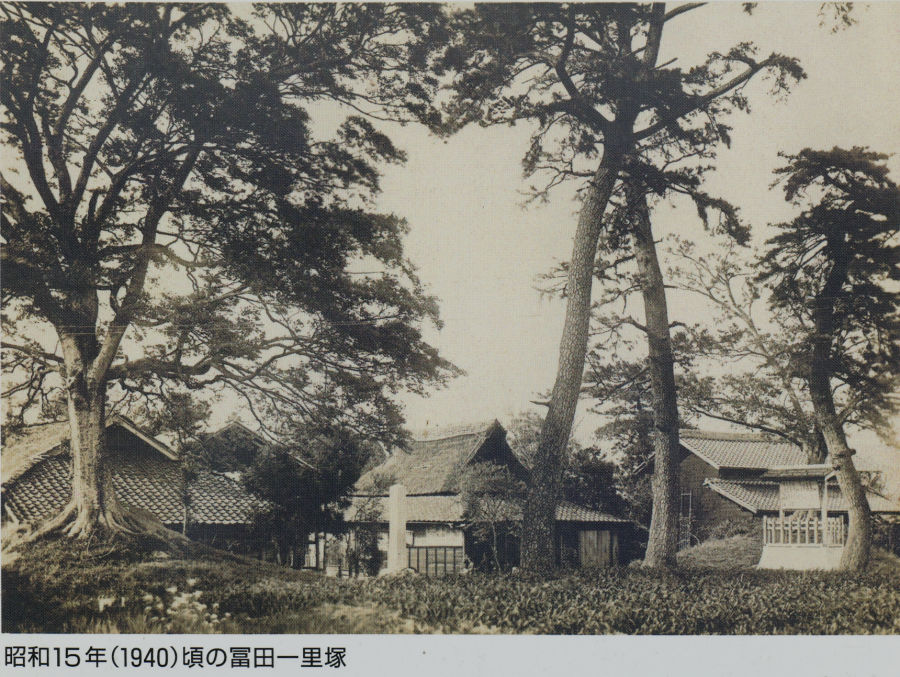 美濃路・旧尾西市 冨田の一里塚 説明板にある昔の一里塚の写真