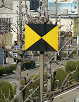 黄色の速度制限解除標識